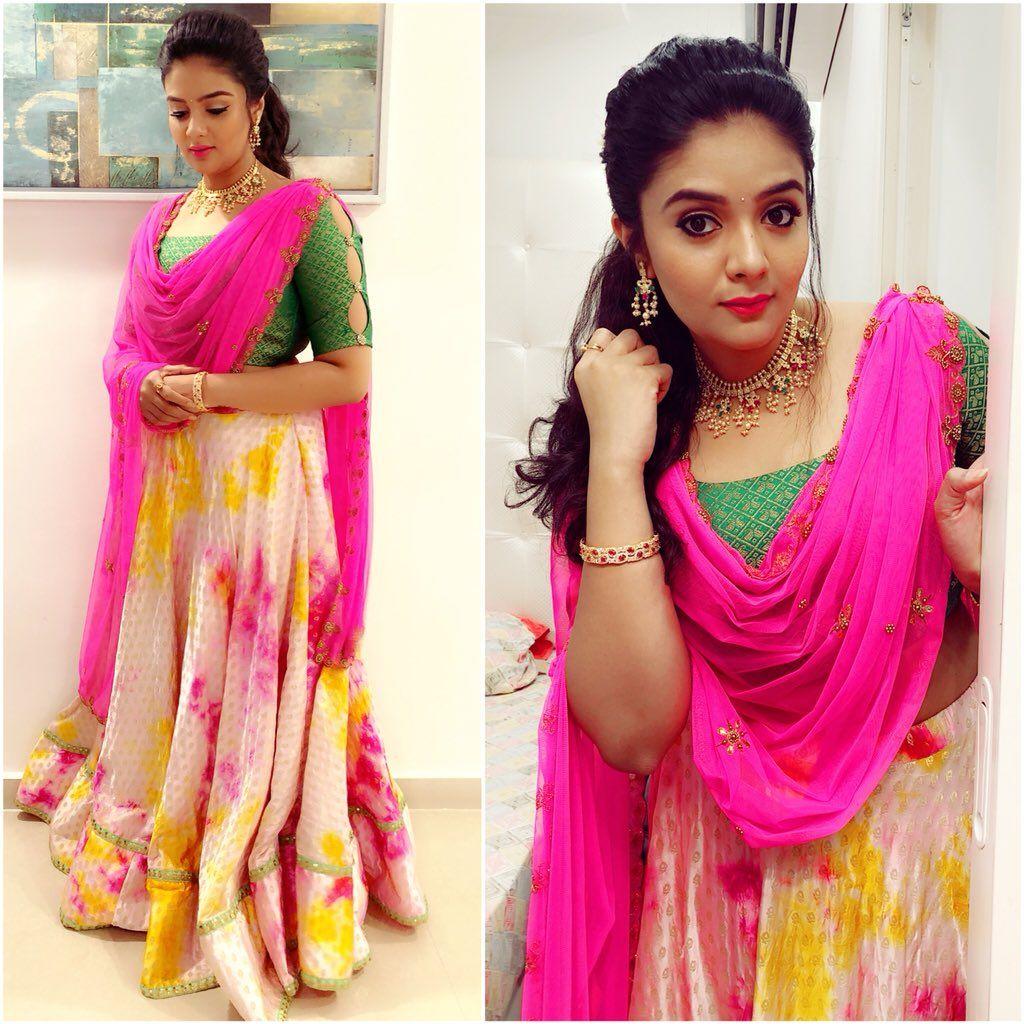 Beauty Actress/Anchor Sreemukhi Looks Super Unseen Photos