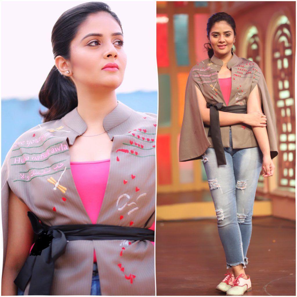 Beauty Actress/Anchor Sreemukhi Looks Super Unseen Photos