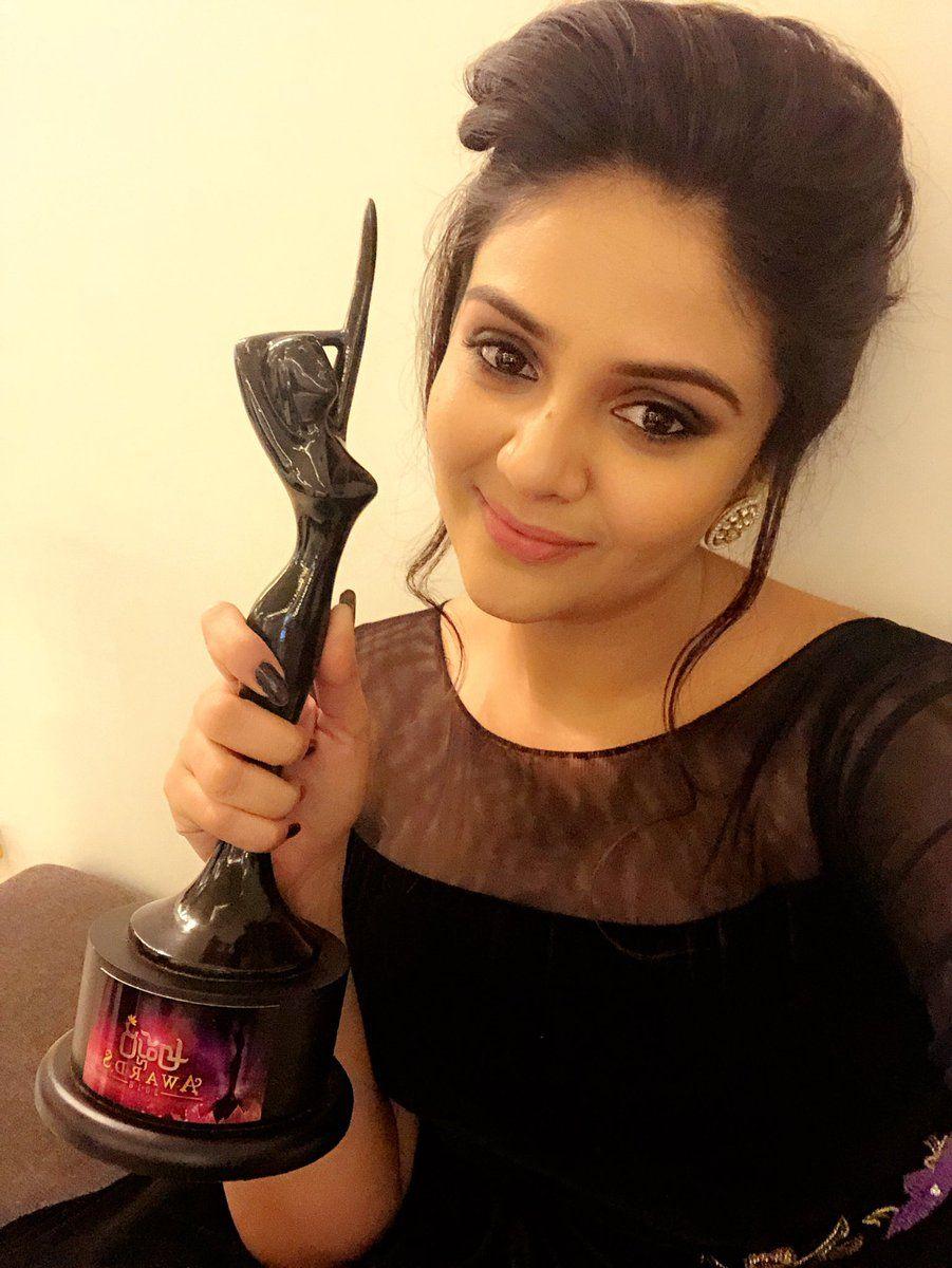 Beauty Actress/Anchor Sreemukhi Looks Super Unseen Photos