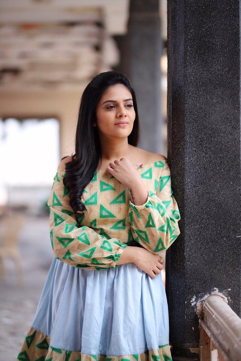 Beauty Actress/Anchor Sreemukhi Looks Super Unseen Photos