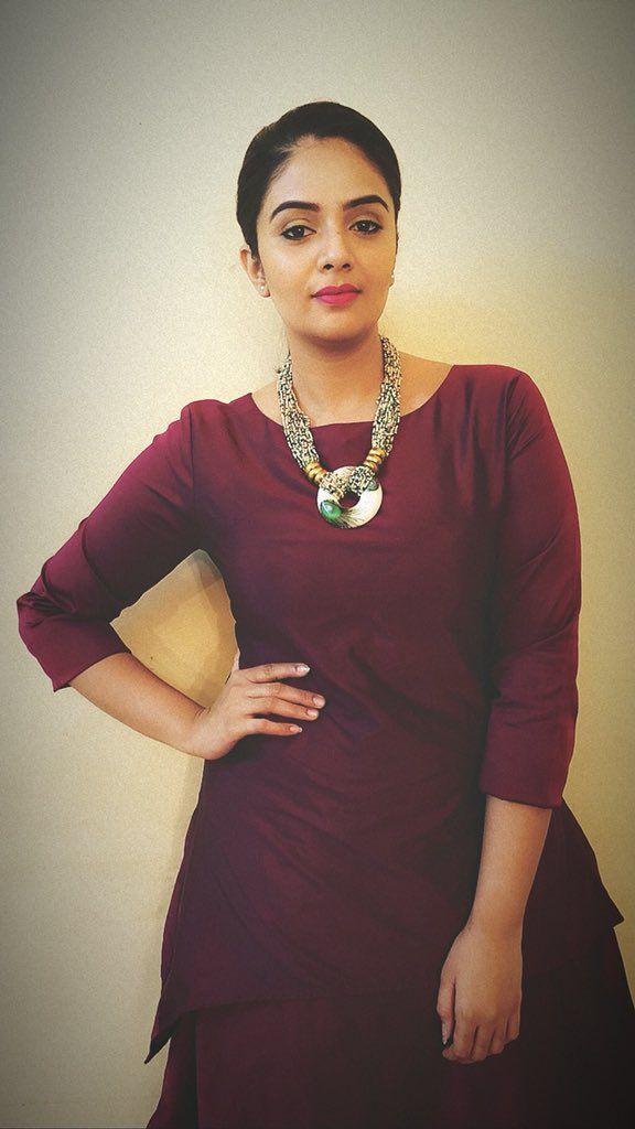 Beauty Actress/Anchor Sreemukhi Looks Super Unseen Photos