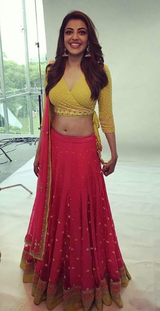 Beauty Queen Kajal Aggarwal New Photoshoot for Poorvika Mobile Ad!