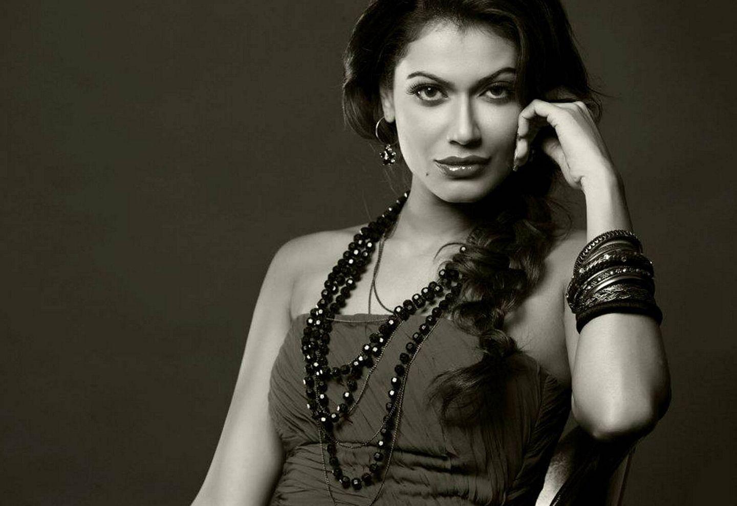 Beauty Queen Payal Rohatgi Hot Photos & Wallpapers See Here