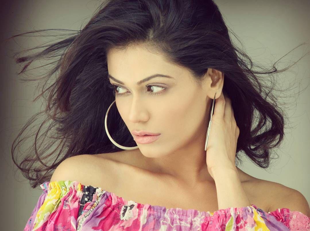Beauty Queen Payal Rohatgi Hot Photos & Wallpapers See Here