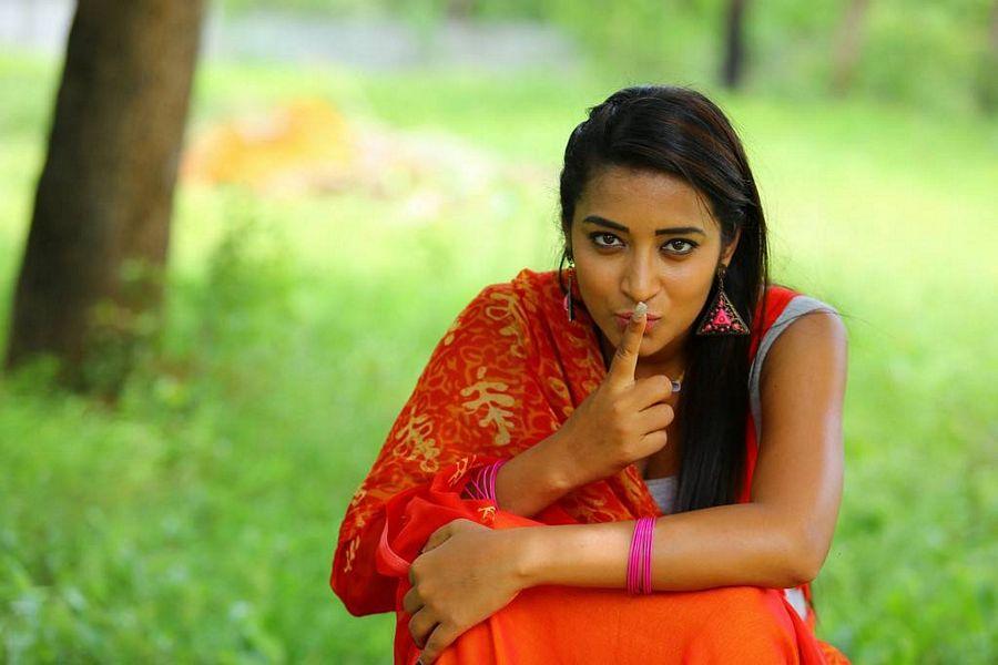 Bhanu Tripathi Stills From Iddari Madhya 18 Movie