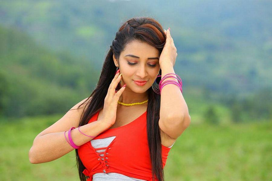 Bhanu Tripathi Stills From Iddari Madhya 18 Movie