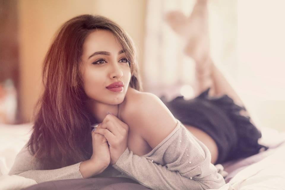 B'day Special: Bigg Boss 2 Contestant Tejaswi Madivada Rare & Unseen Photos