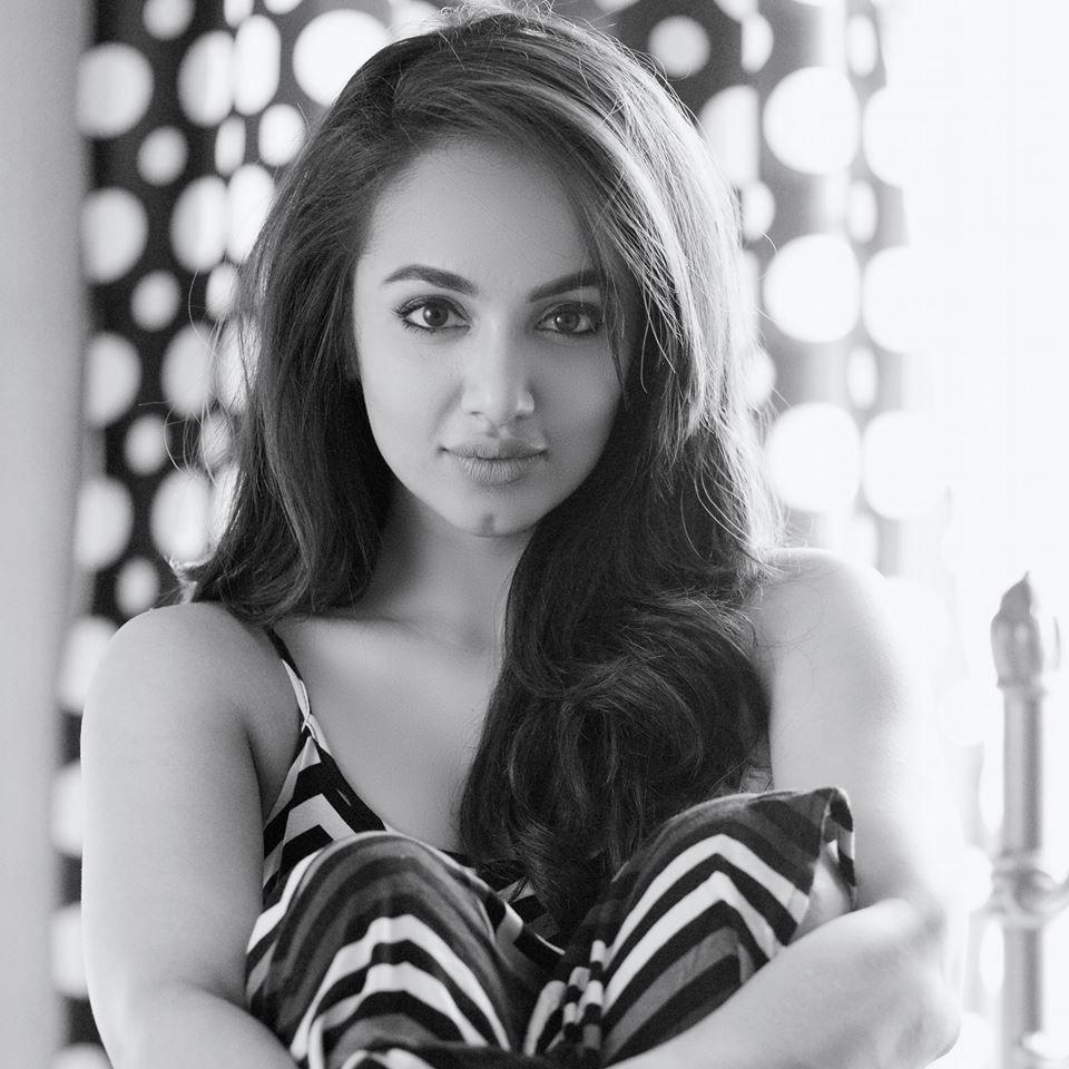 B'day Special: Bigg Boss 2 Contestant Tejaswi Madivada Rare & Unseen Photos