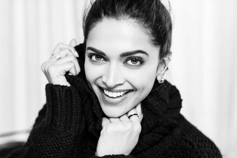 Bollywood Actress Deepika Padukone New Stills