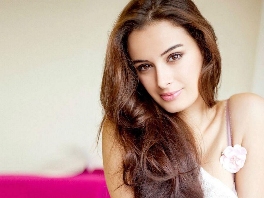 Bollywood Actress Evelyn Sharma CLOSE UP HD Photos