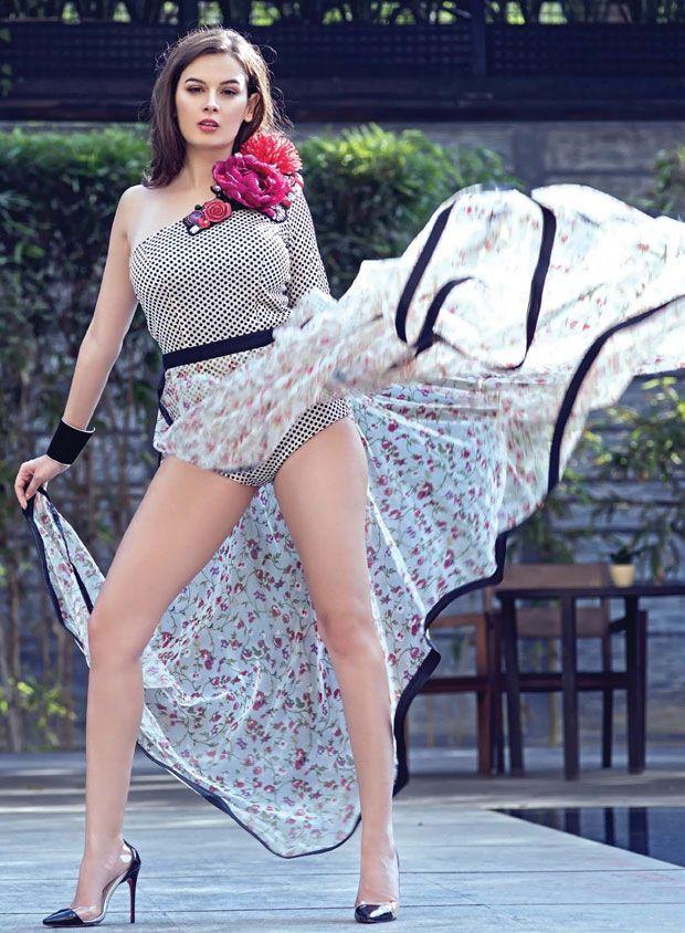 Bollywood Actress Evelyn Sharma CLOSE UP HD Photos