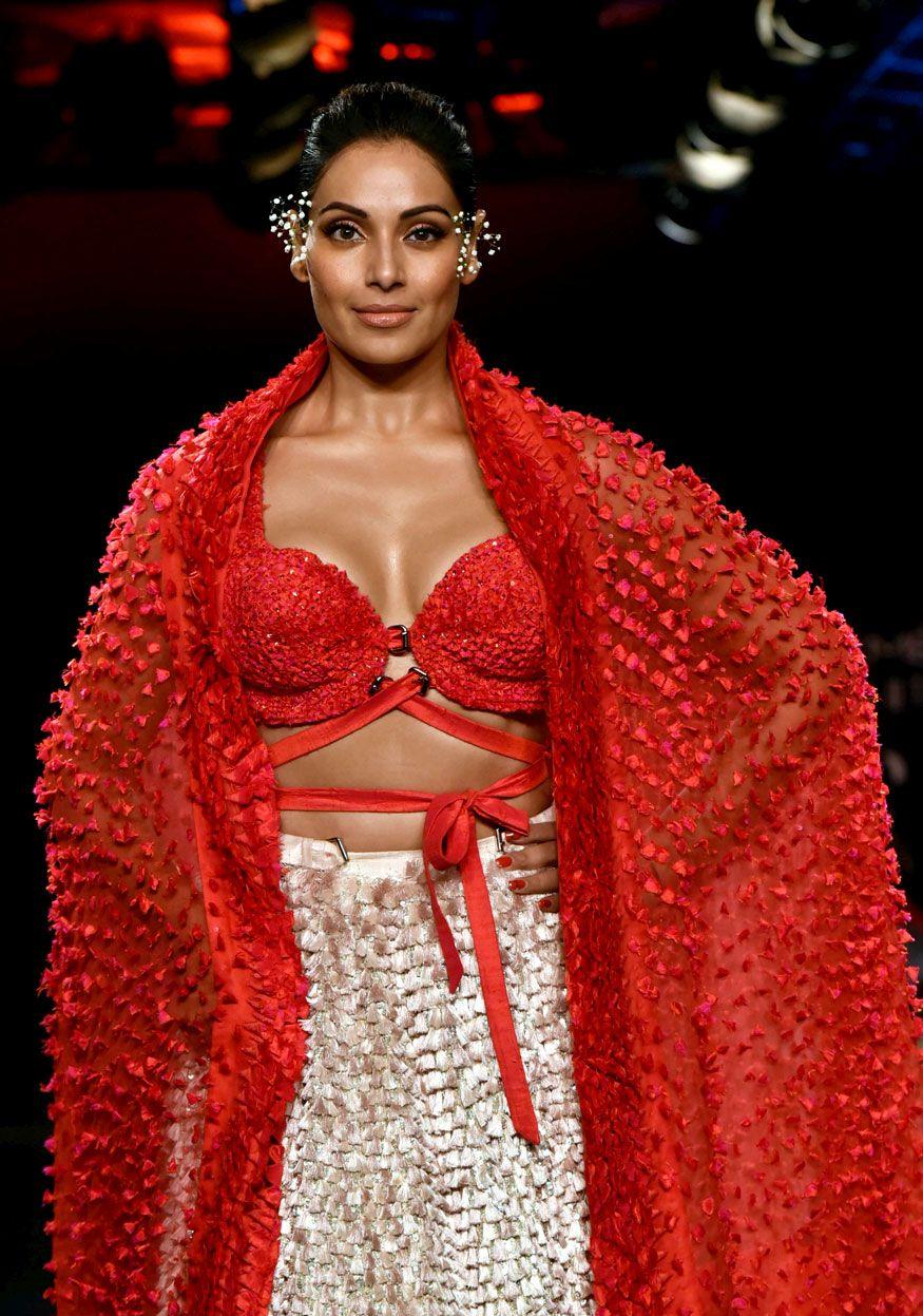 Bollywood Actress Showstoppers at Lakme Fashion Week 2018