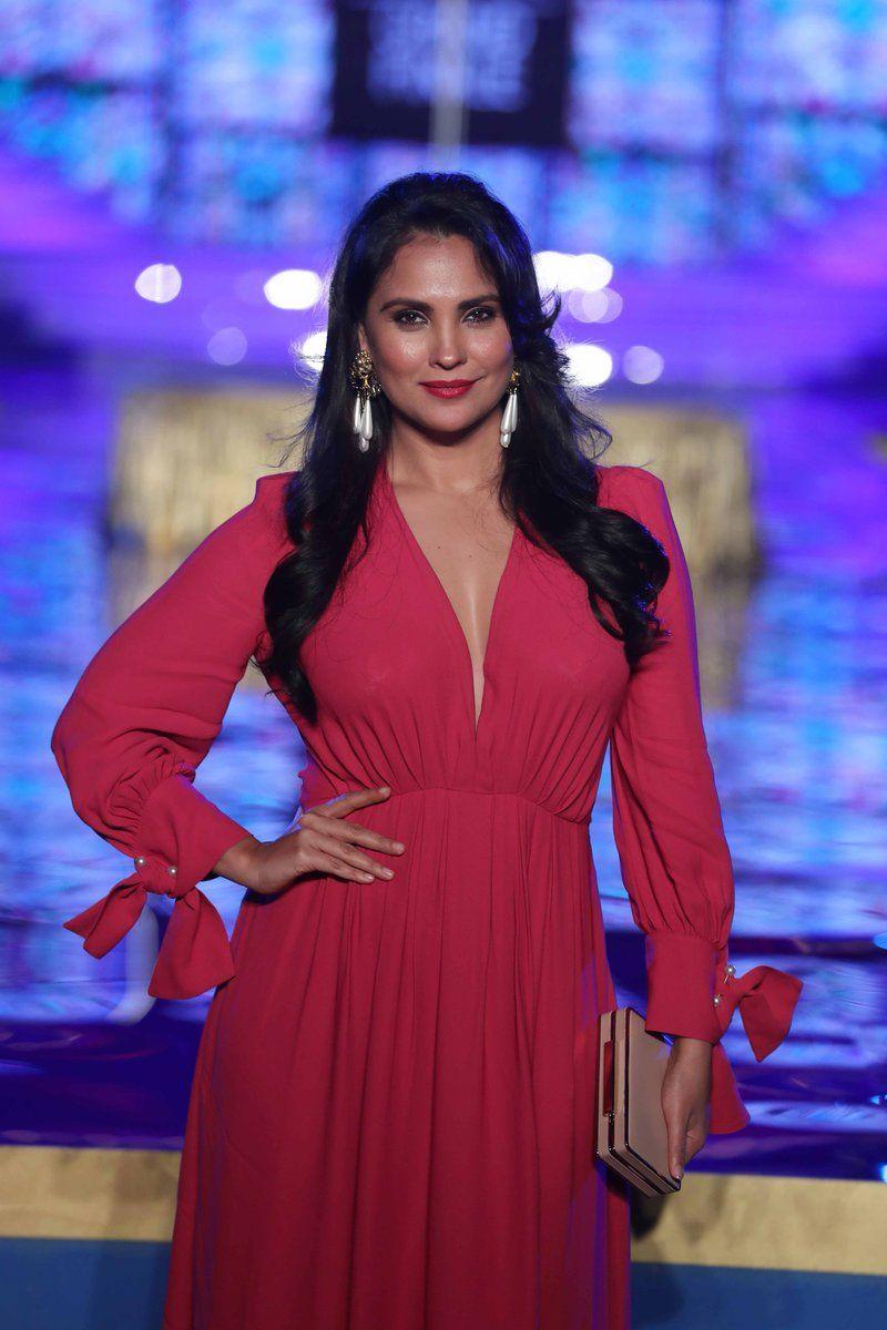 Bollywood Actress Showstoppers at Lakme Fashion Week 2018