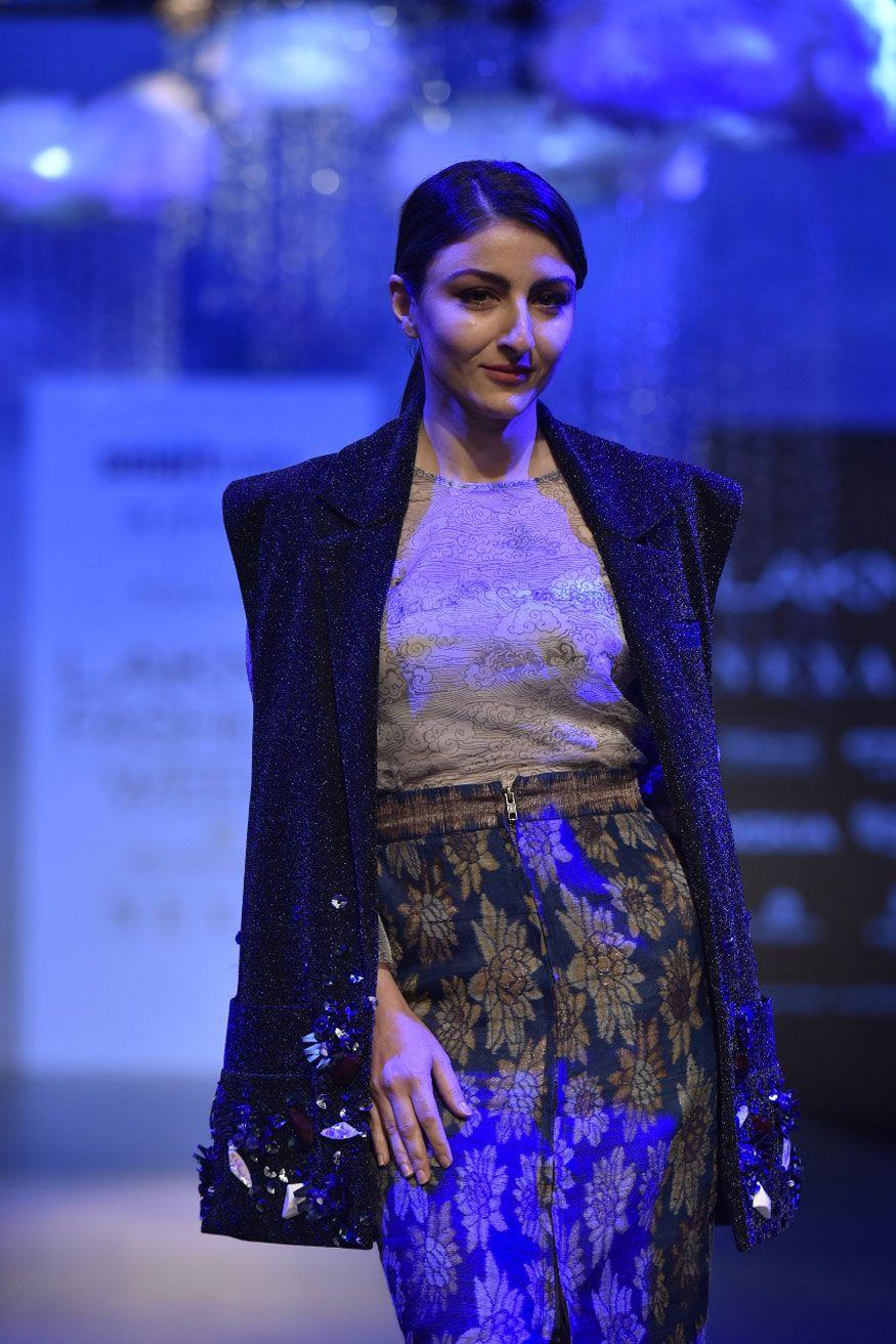 Bollywood Actress Showstoppers at Lakme Fashion Week 2018