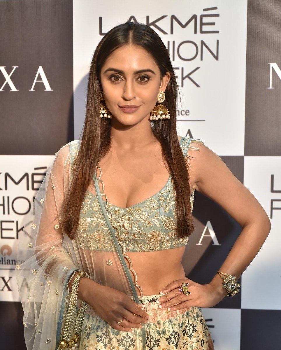 Bollywood Actress Showstoppers at Lakme Fashion Week 2018