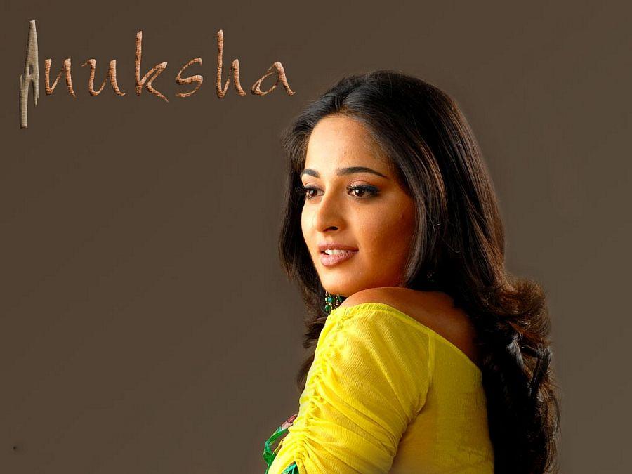 Catchy Anushka Shetty HOT & SEXY Wallpapers