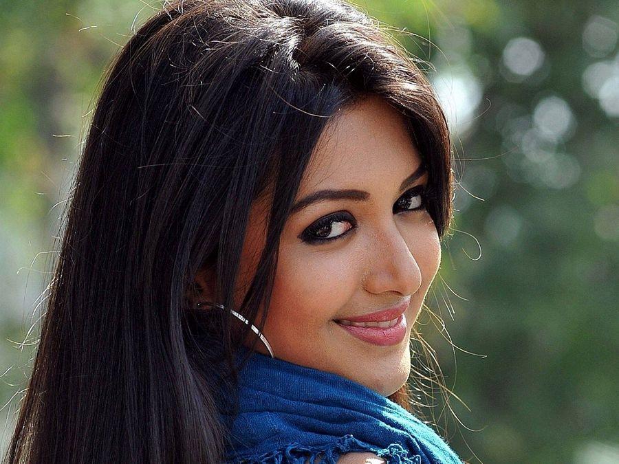 Catherine Tresa HOT & SEXY Close UP Wallpapers