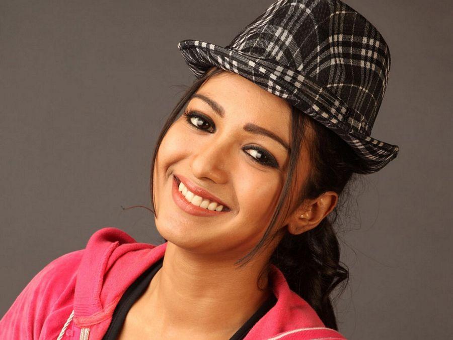 Catherine Tresa HOT & SEXY Close UP Wallpapers