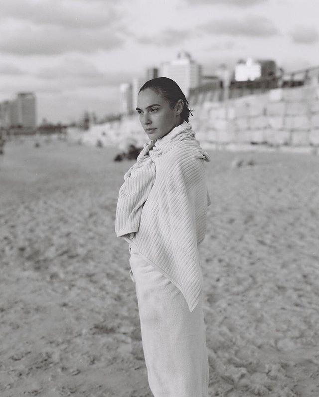 Check out the Latest Photos & Images of Gal Gadot Actress