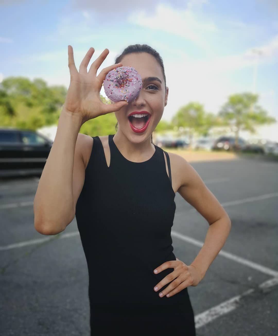 Check out the Latest Photos & Images of Gal Gadot Actress