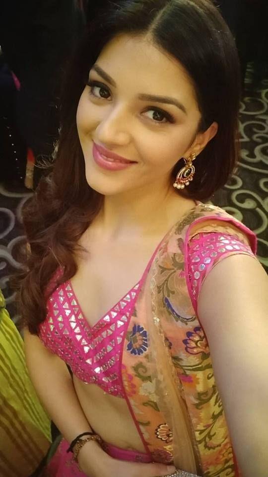 Dazzling beauty Mehreen Kaur Attends Virushka Reception!
