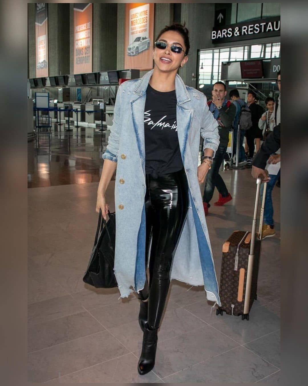 Deepika spotted at the Mumbai Airport