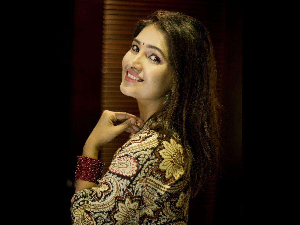 Deivamagal Serial Fame Vani Bhojan Latest Photos