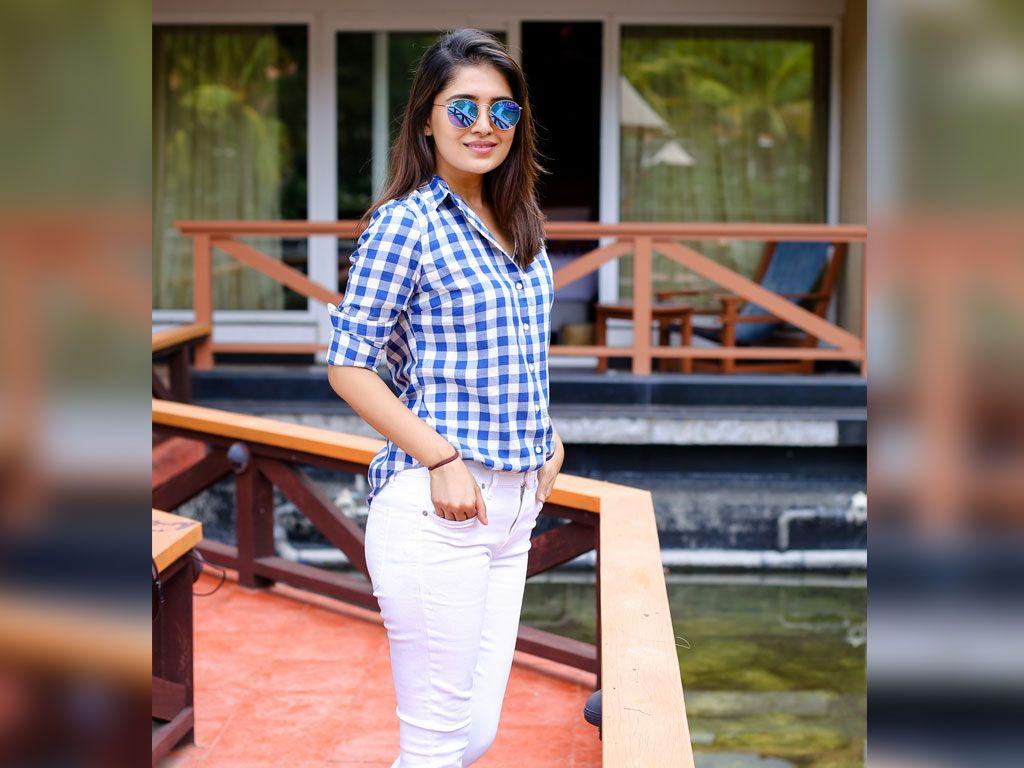 Deivamagal Serial Fame Vani Bhojan Latest Photos