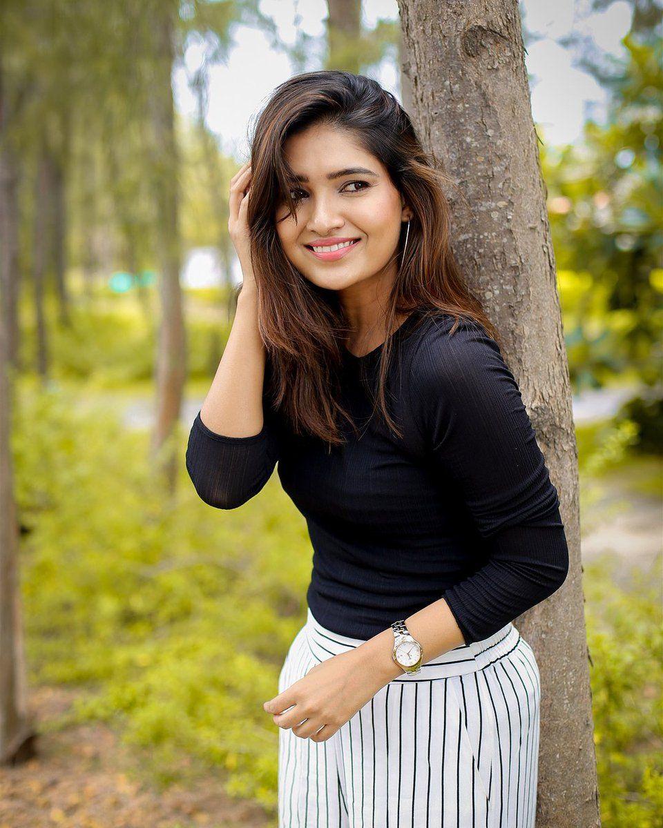 Deivamagal Serial Fame Vani Bhojan Latest Photos