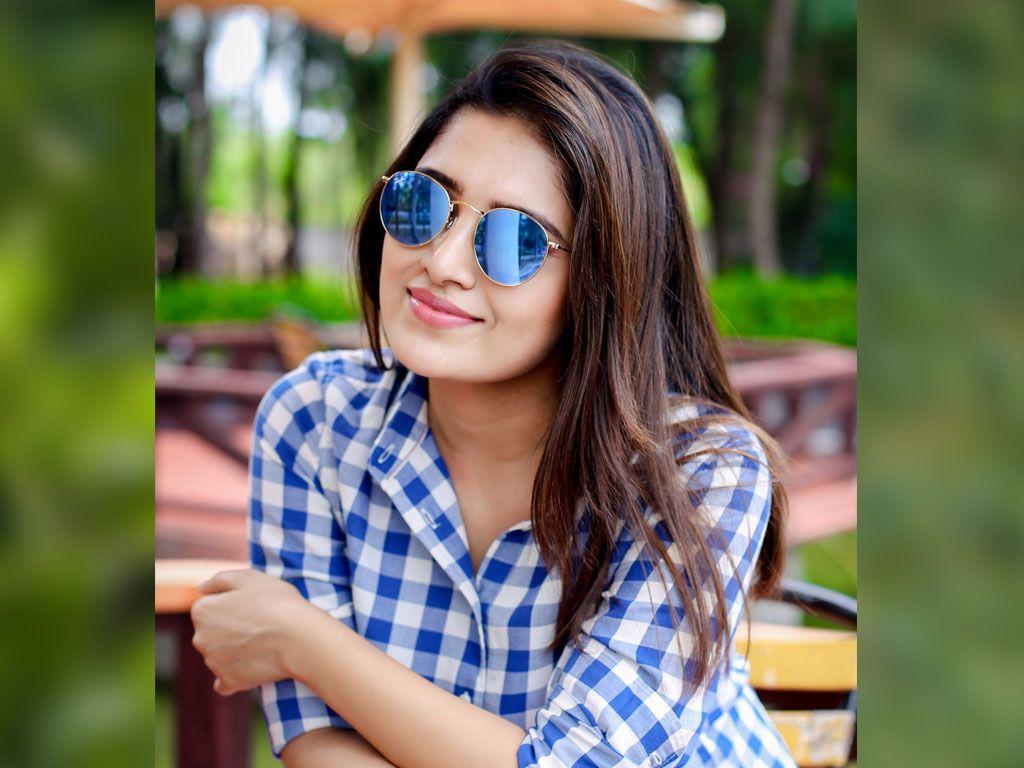 Deivamagal Serial Fame Vani Bhojan Latest Photos