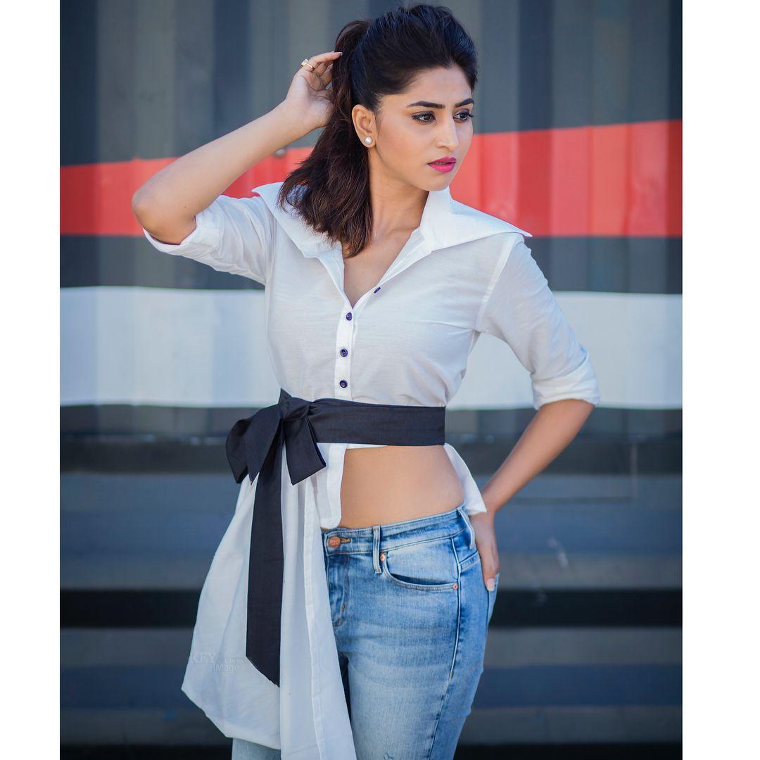 Dhee 10 Anchor Varshini Sounderajan Stunning Hot Photoshoot Stills