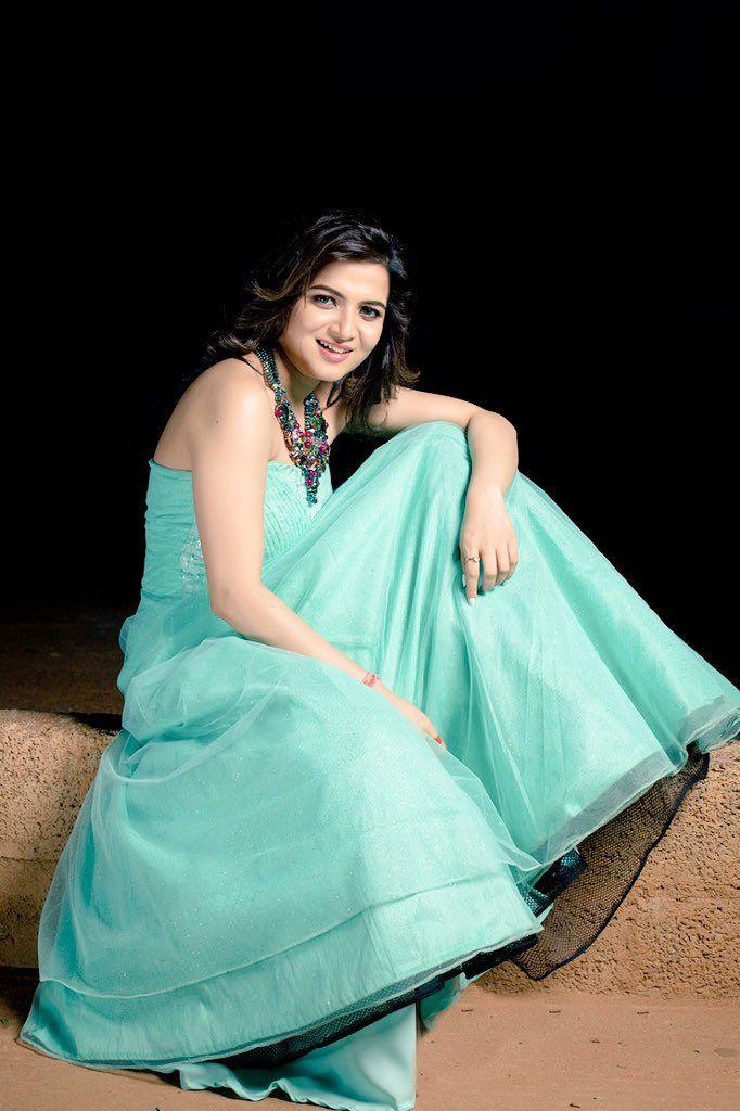 Dhivya Dharshini Latest Stills