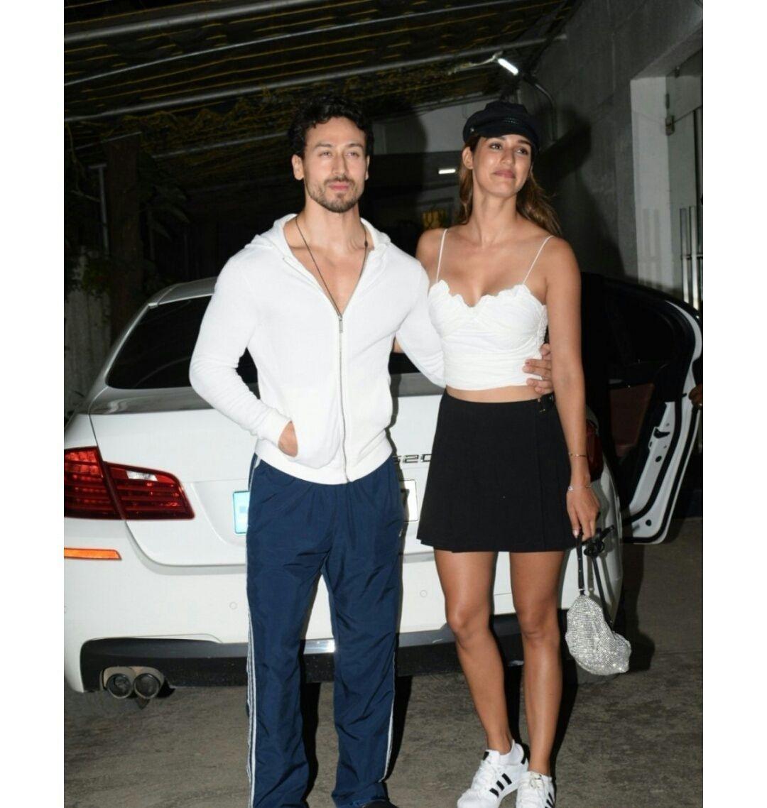 Disha Patani spotted with her Boyfriend at night time outside his residence