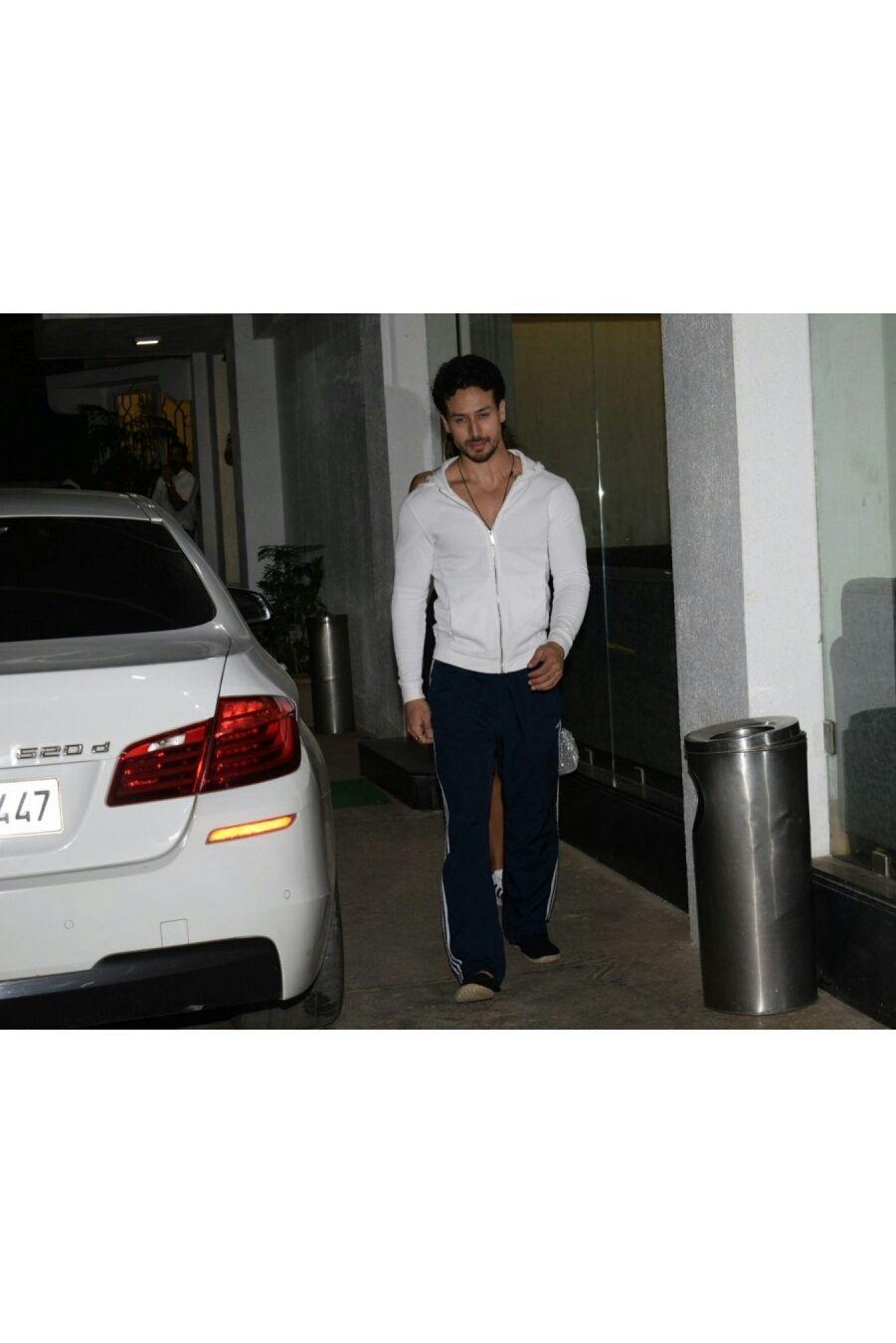 Disha Patani spotted with her Boyfriend at night time outside his residence