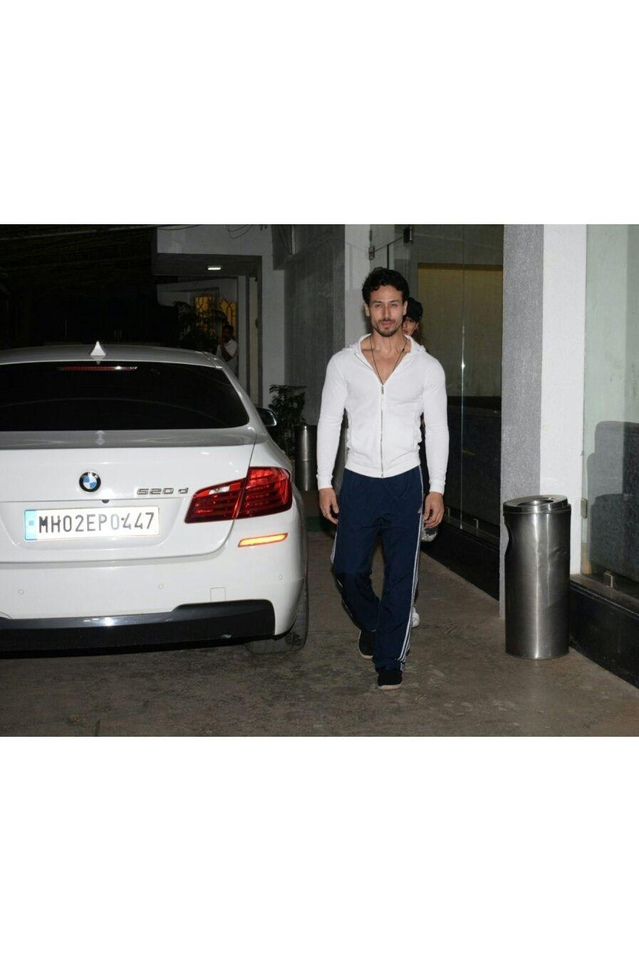Disha Patani spotted with her Boyfriend at night time outside his residence