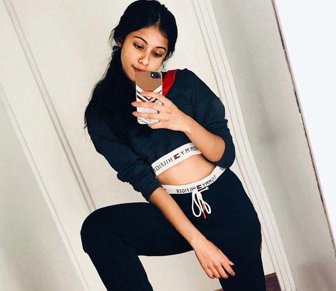 Dishani Chakraborty Daughter Of Mithun Rising The Heat In Bollywood See Images