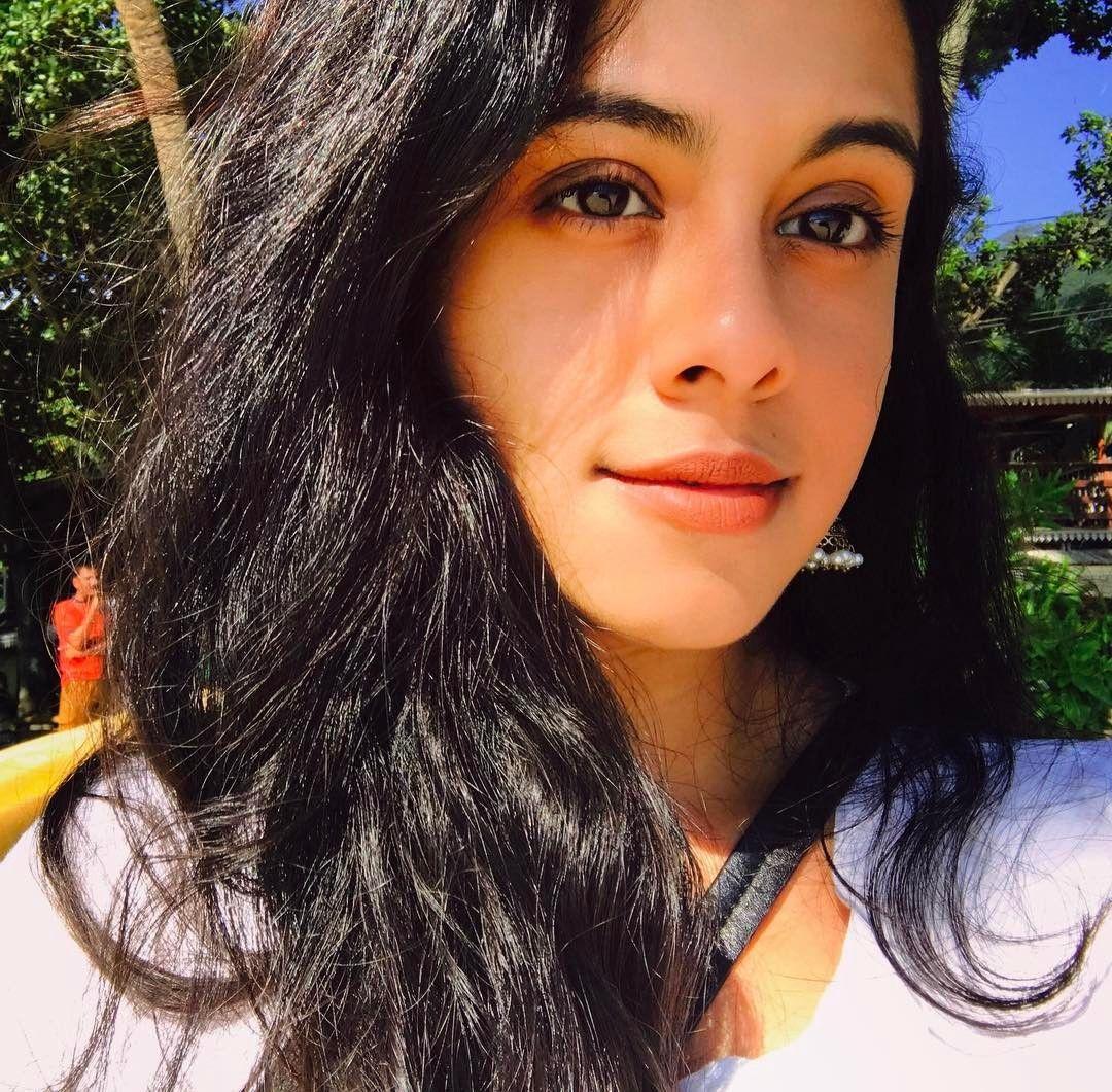 Dishani Chakraborty Daughter Of Mithun Rising The Heat In Bollywood See Images