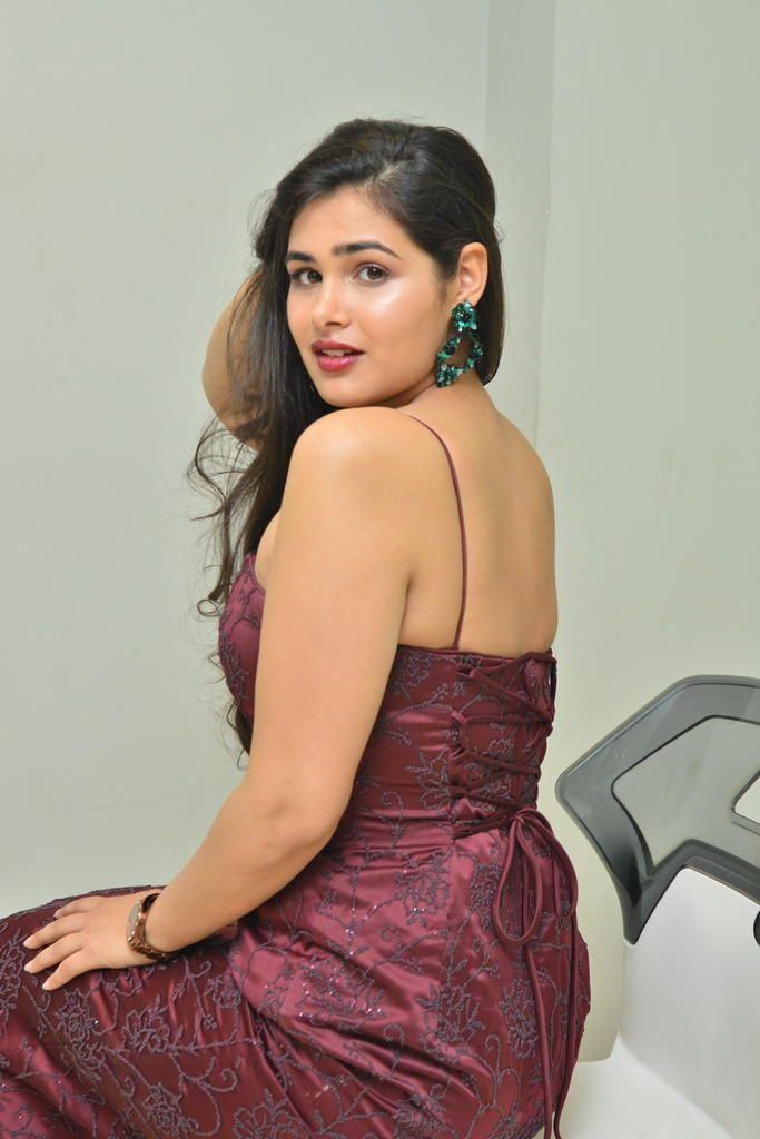 Divi Prasanna Latest Glamorous Stills