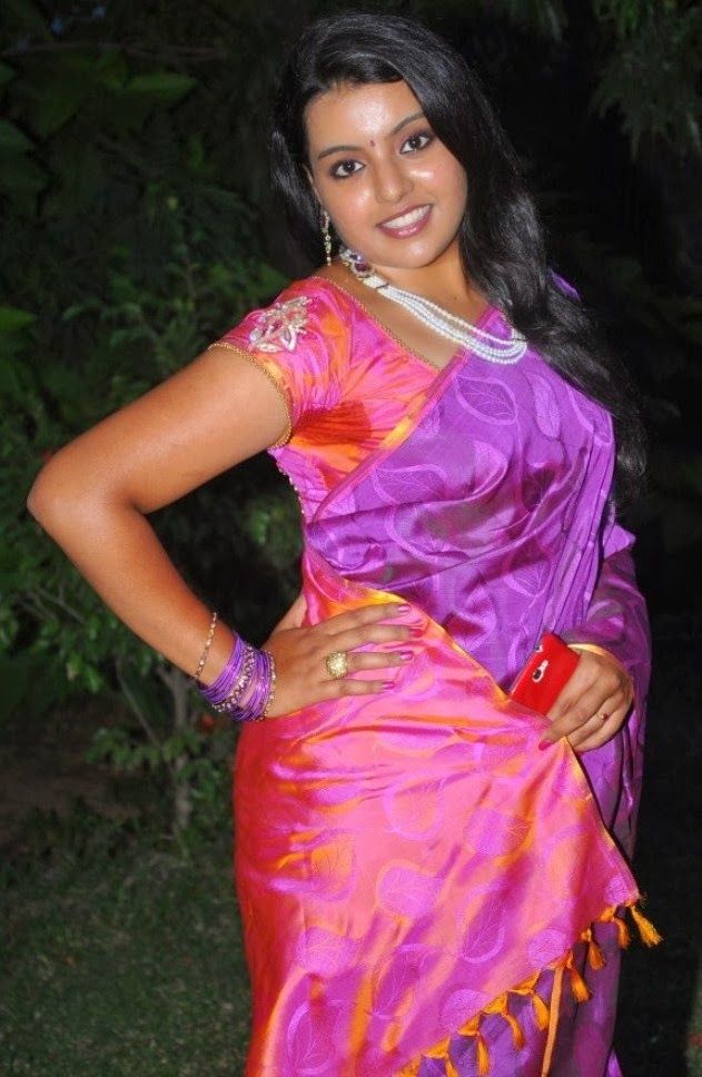 Divya Nagesh in Saree Photos