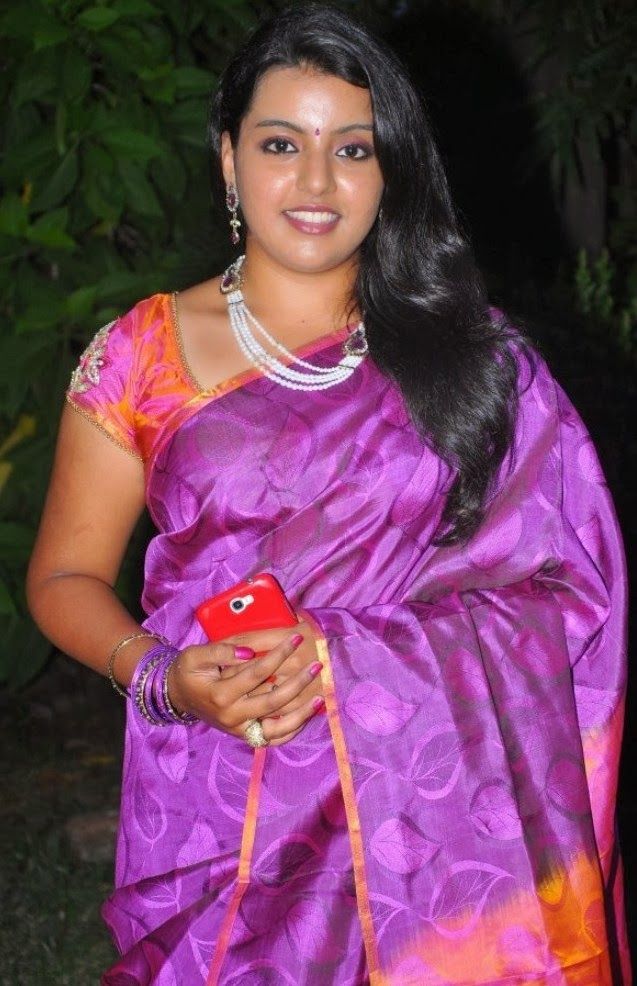 Divya Nagesh in Saree Photos