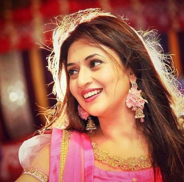 Divyanka Tripathi Latest Photoshoot Stills