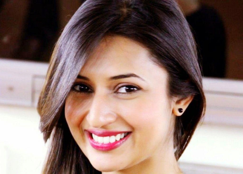 Divyanka Tripathi Latest Photoshoot Stills