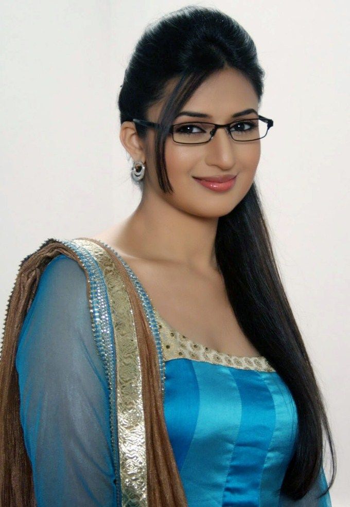 Divyanka Tripathi rare stills 
