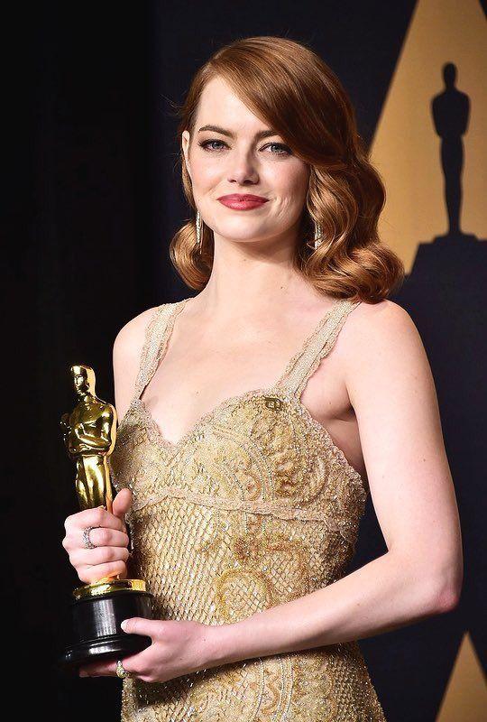 Emma Stone Received Oscar Award 2017 Photos