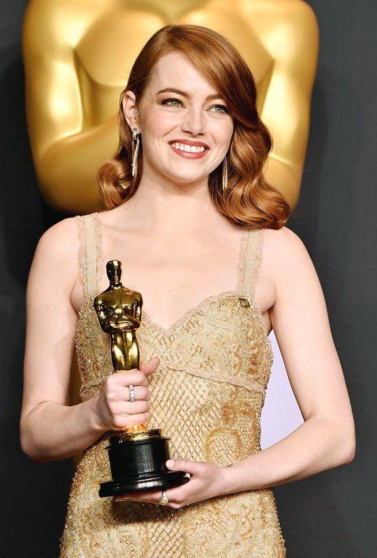 Emma Stone Received Oscar Award 2017 Photos