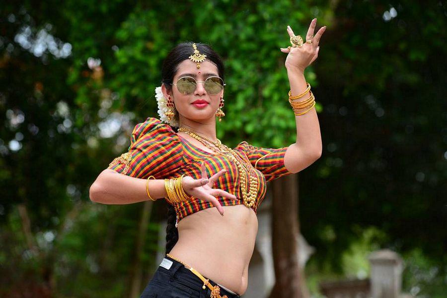 Ena Saha Stills From Lanka Movie