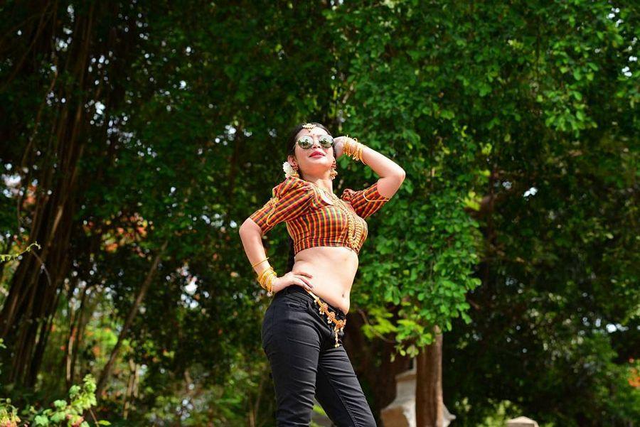 Ena Saha Stills From Lanka Movie