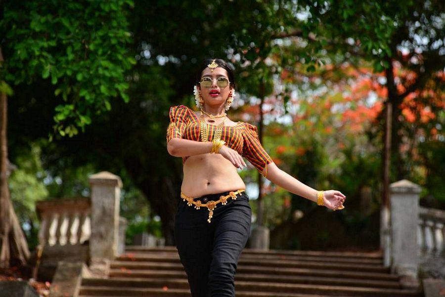 Ena Saha Stills From Lanka Movie