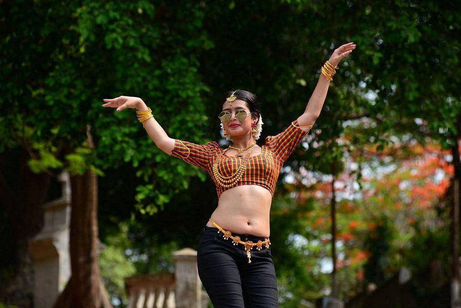 Ena Saha Stills From Lanka Movie