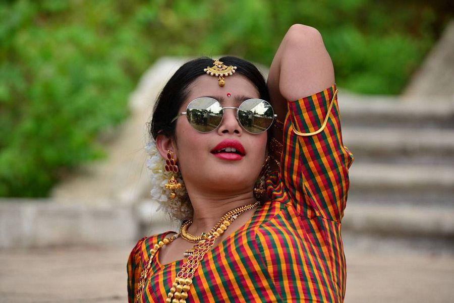 Ena Saha Stills From Lanka Movie
